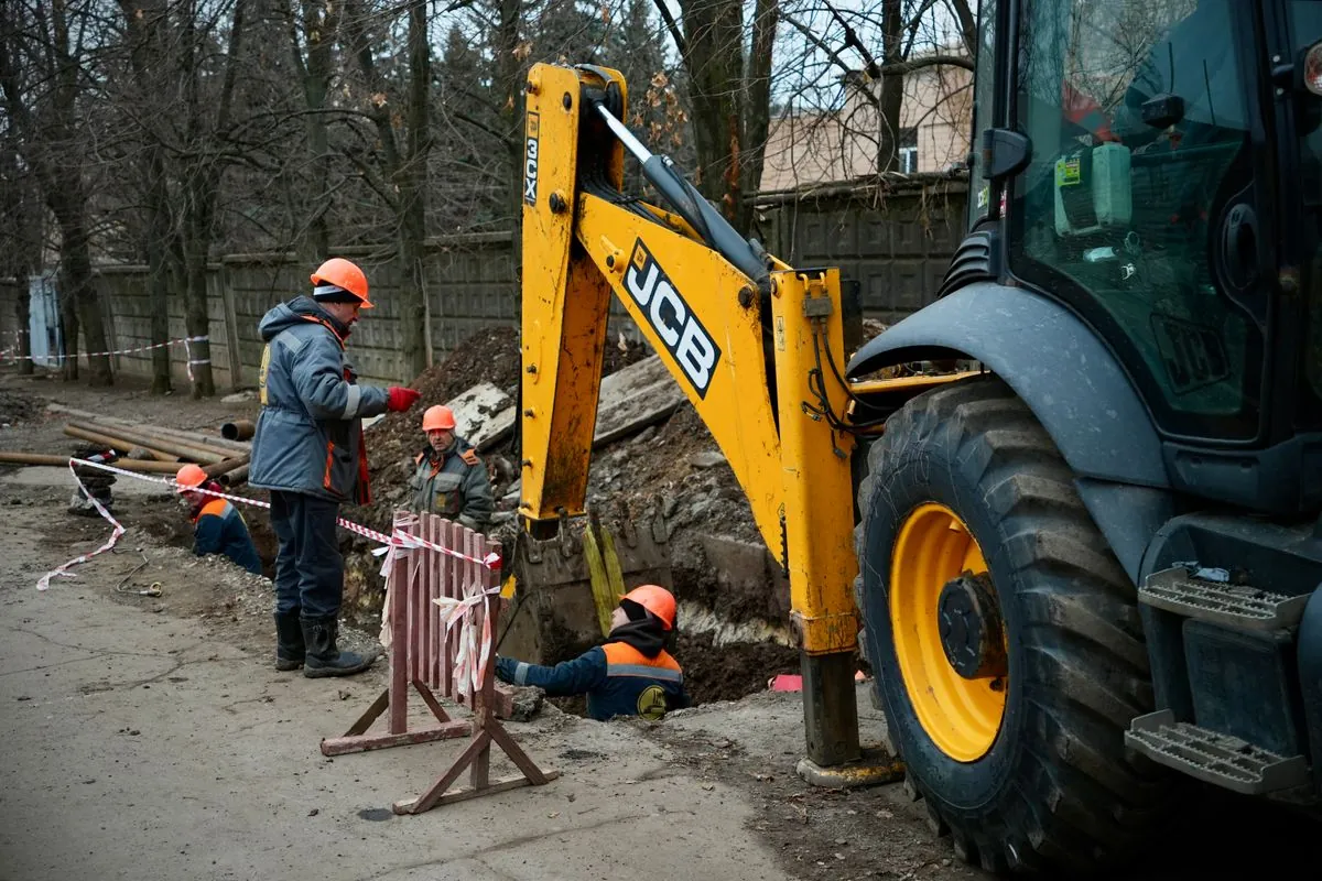 Бригади з 11 областей України допомагають відновлювати теплопостачання у Кривому Розі