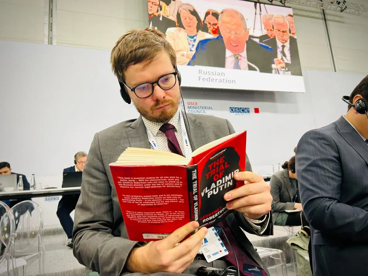 Czech diplomat read a book about Putin's upcoming trial during Lavrov's speech at the OSCE