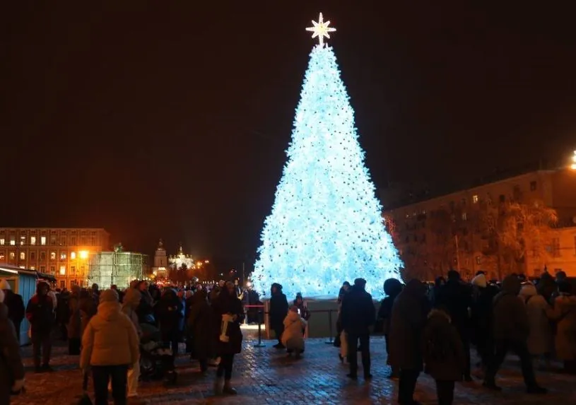 У Києві засяяла головна ялинка країни