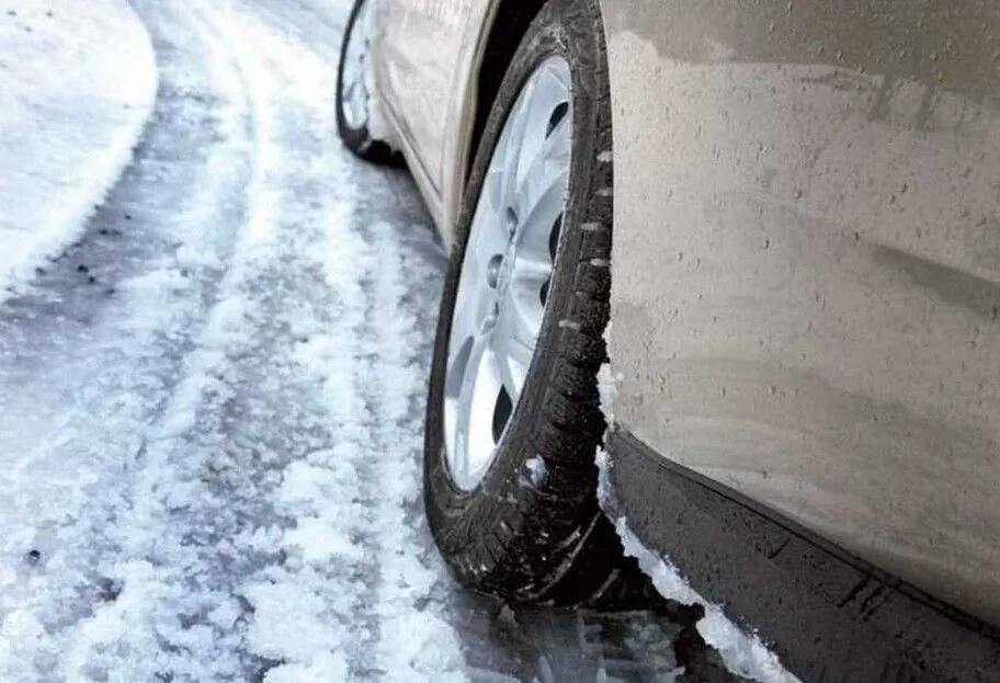 In Kiev, roads are being actively treated before the predicted ice