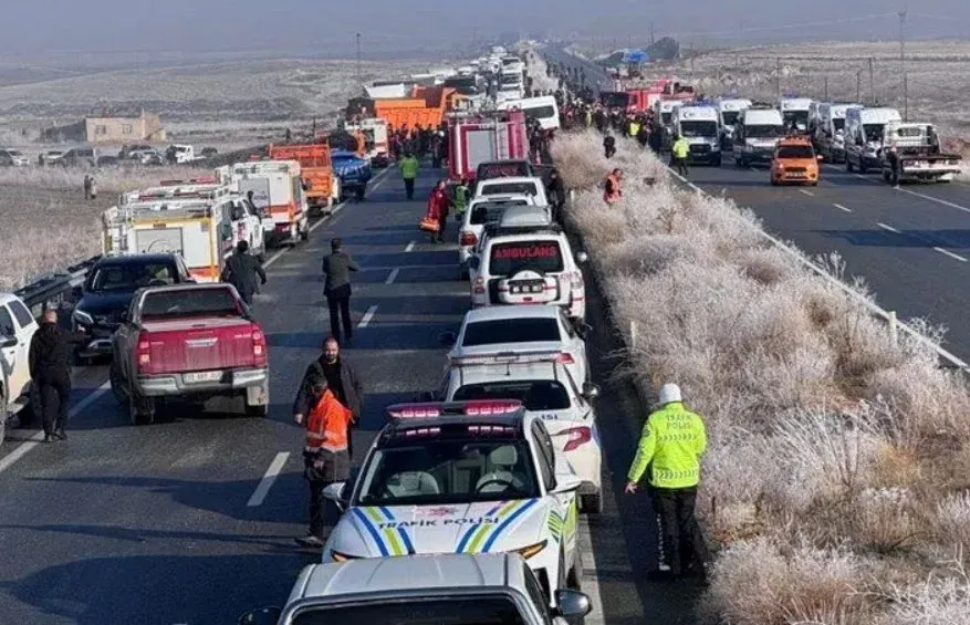 An accident in Turkey: 30 cars collided