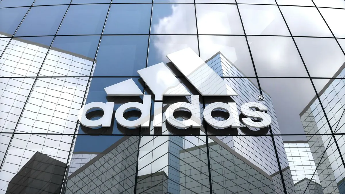 В штаб-квартире Adidas прошли обыски: что известно