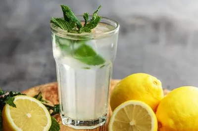 Why you should drink warm water with lemon in the morning: the main health benefits