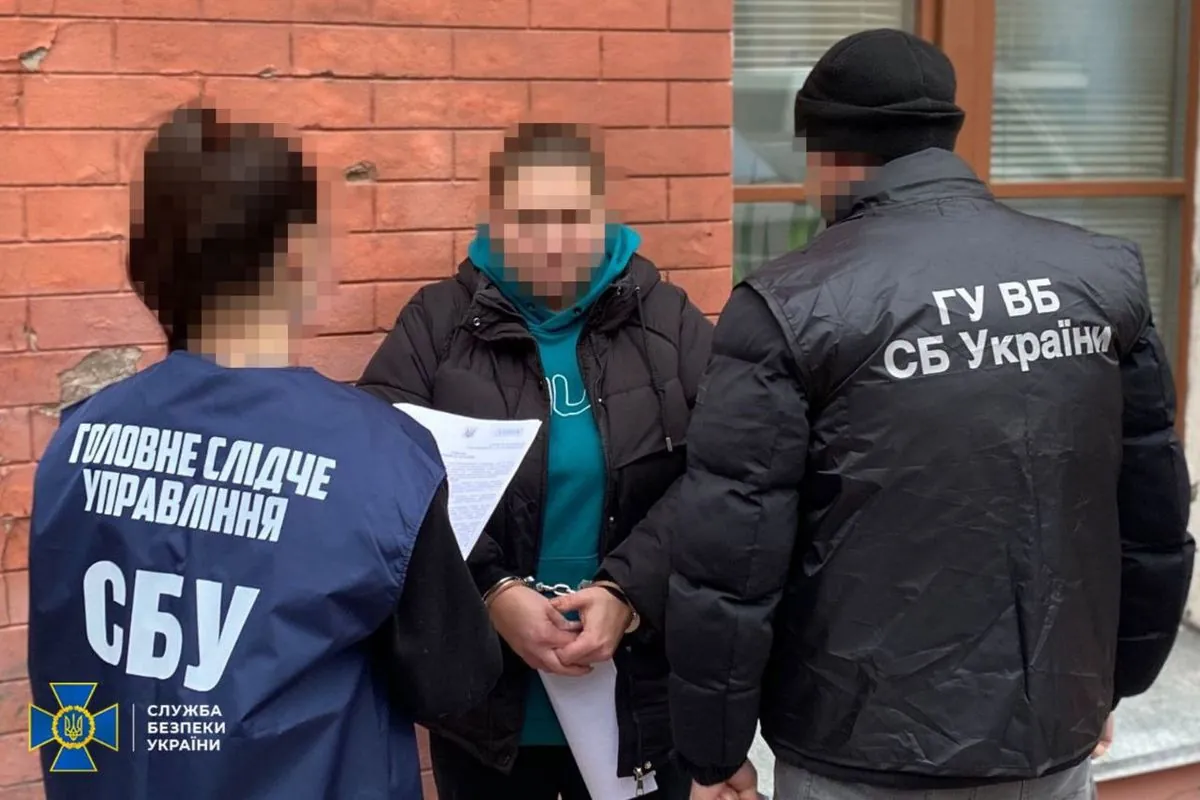 Вимагала 1 млн гривень у дружини полоненого захисника Азовсталі: СБУ затримала шахрайку