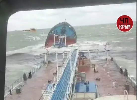 Two tankers sink off the coast of Crimea: one runs aground, the other drifts