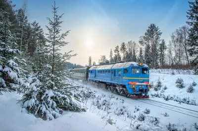 
"Укрзалізниця" запускає шість додаткових поїздів на різдвяно-новорічні свята: що відомо