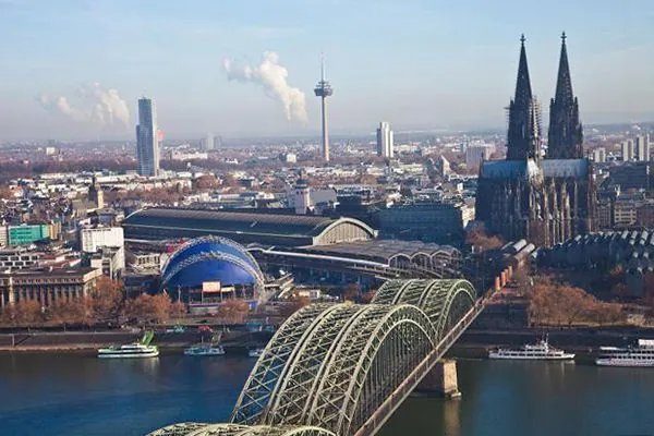 Thousands of citizens evacuated in Cologne due to a World War II bomb