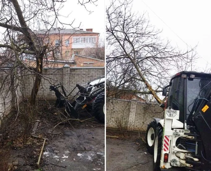 An excavator, shooting and a destroyed fence: what happened near a house in Poltava