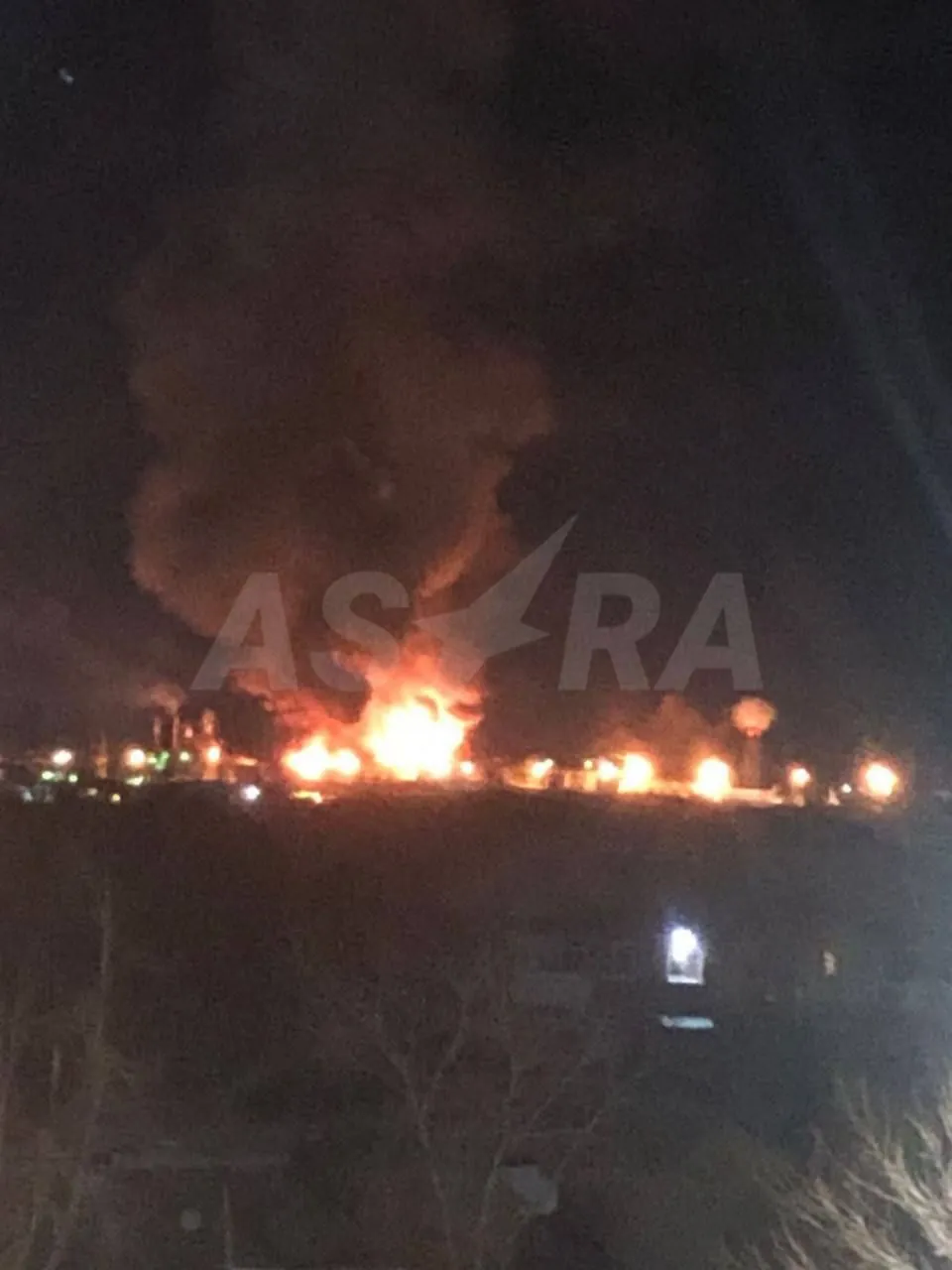 Атака дронів на НПЗ у новошахтинську: з'явилося відео пожежі