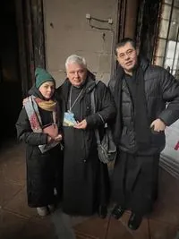 The Pope was presented with a dove of peace painted on the shards of glass from St. Nicholas Church in Kyiv