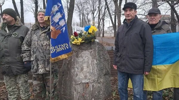 Простояла понад 20 років: у Дніпрі вандали знищили пам'ятну дошку Чорноволу