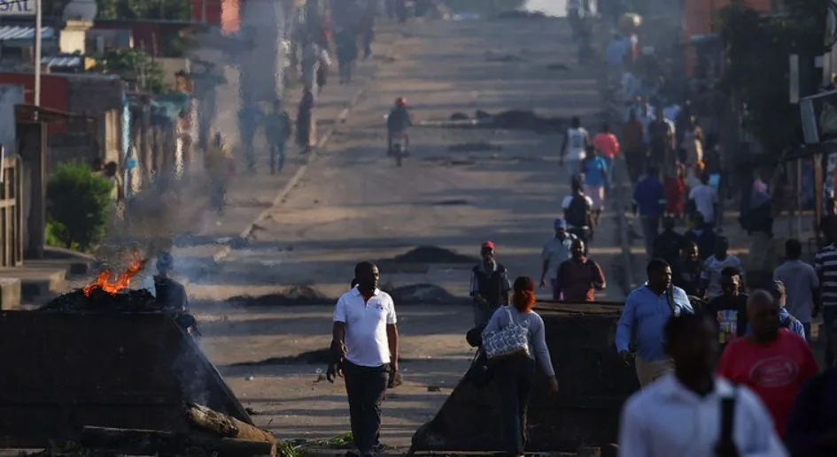 Residents of Mozambique flee to neighboring Malawi due to massive unrest in the country