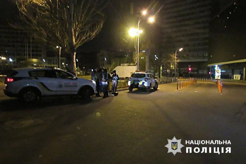 A student staged a bloody fight near an entertainment center in Kyiv, two people injured