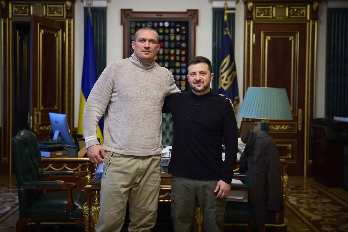 Usyk returns to Ukraine and meets with Zelensky