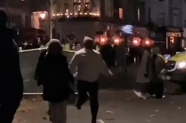 In London on New Year's Eve, a car drove into a crowd: two people were injured