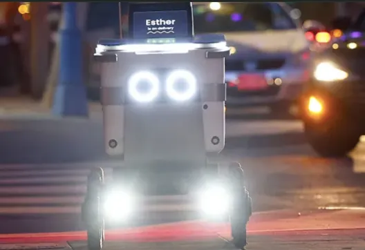 Unusual accident in Los Angeles: two robots collide on video Unusual accident in Los Angeles: two robots collide on video