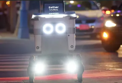 Unusual accident in Los Angeles: two robots collide on video