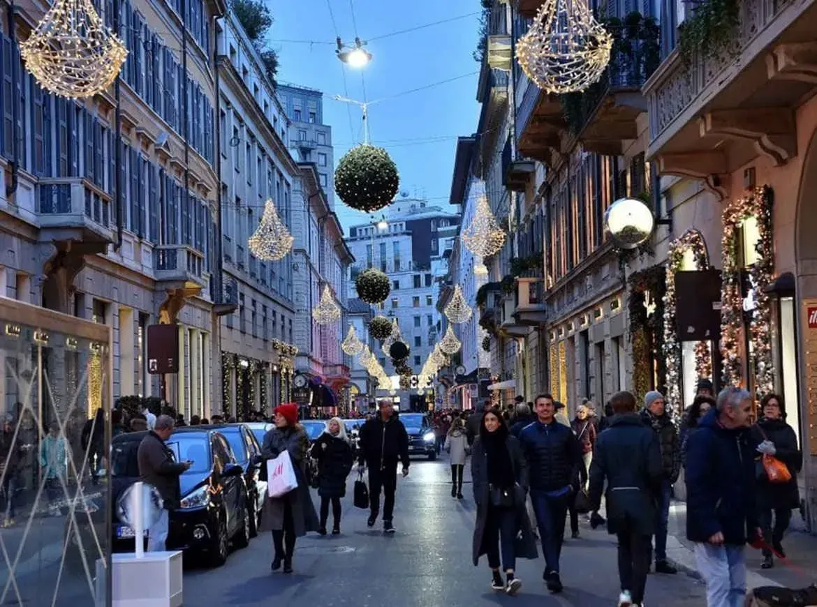 Milan bans smoking on the street: fines up to 240 euros Milan bans smoking on the street: fines up to 240 euros