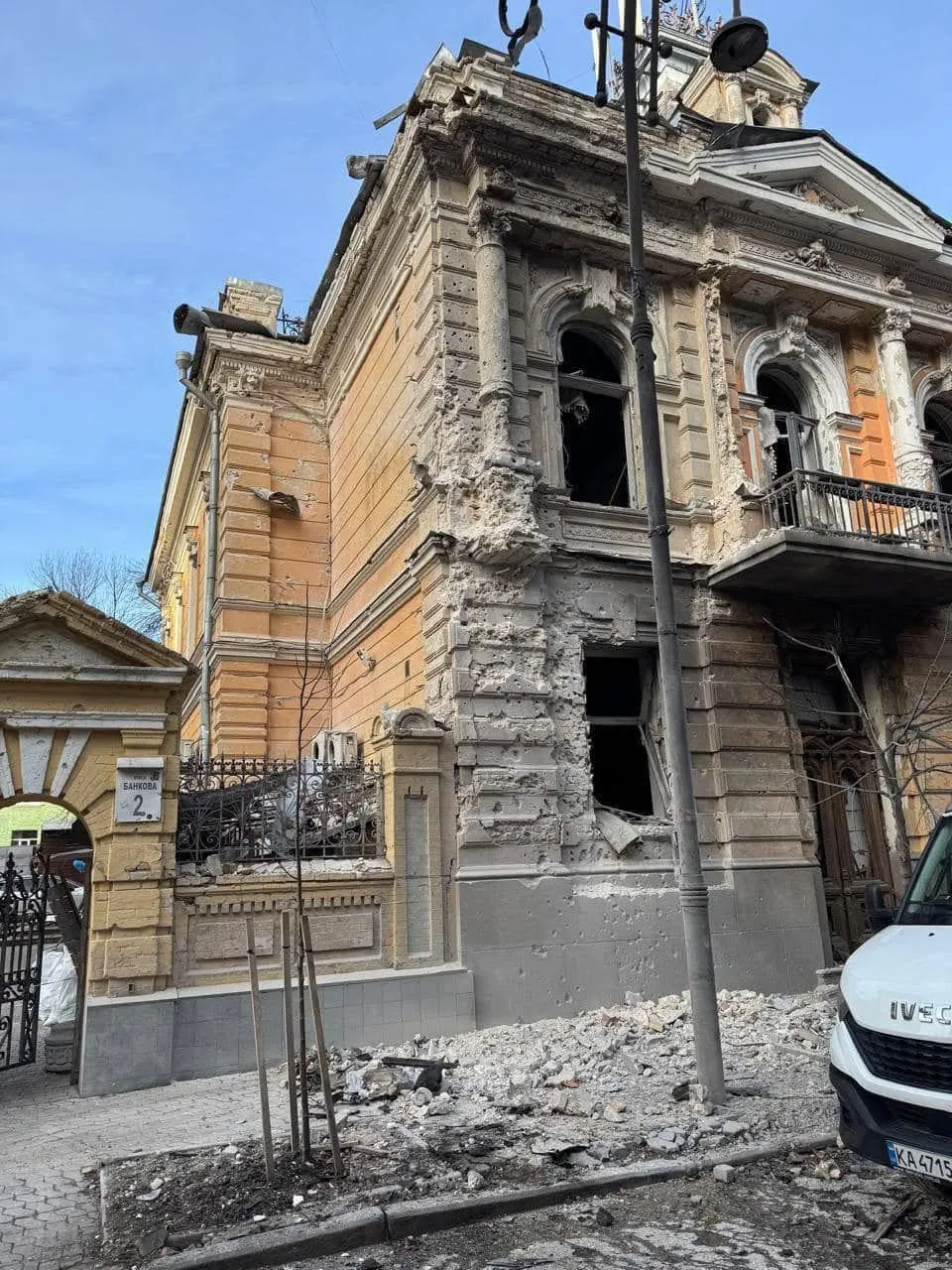 Атака рф на столицу: пострадало историческое здание Национального союза писателей