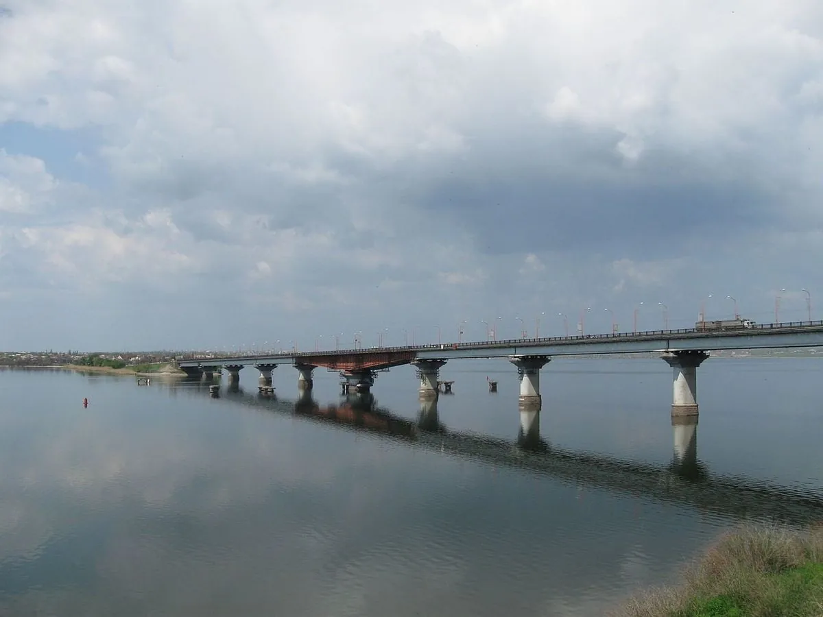 У Миколаєві через ворожу атаку тонни олії вилились у річку Південний Буг