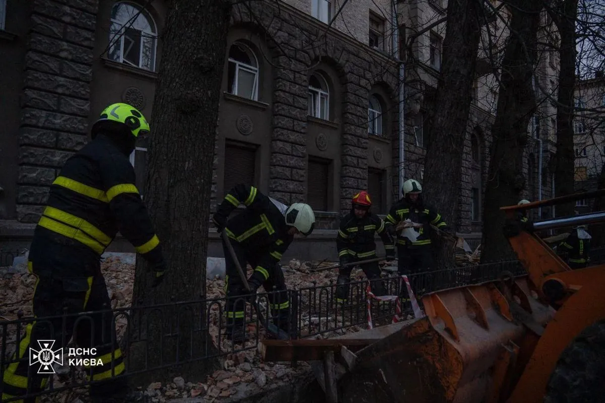 Rescuers complete rubble removal in Pechersk district of Kyiv