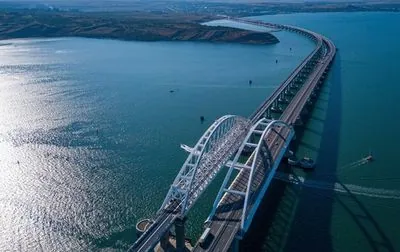 Russia has already lost almost half of the barge barriers at the Kerch bridge