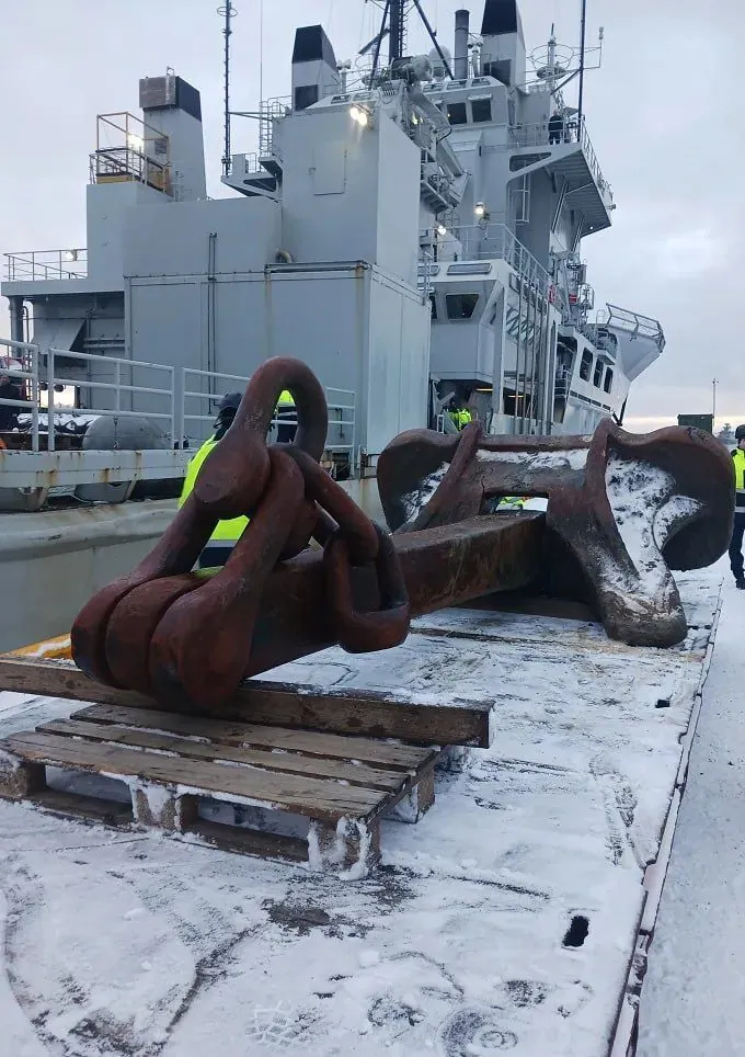 Tanker anchor found at the bottom of the Gulf of Finland, which could have torn submarine cables