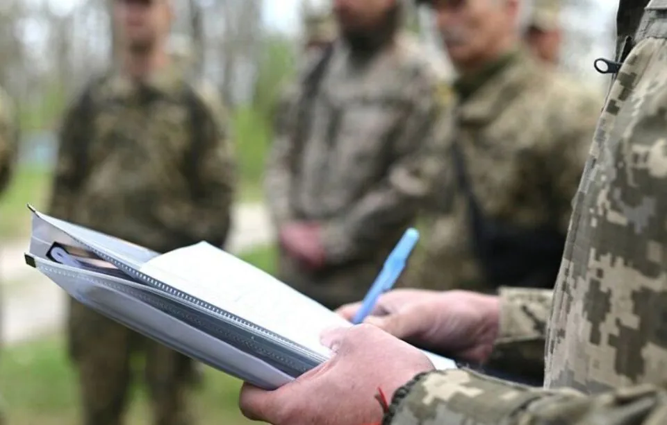 ДБР викрило 120 посадовців на незаконному переправленні через кордон 