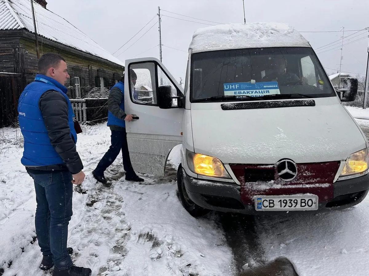 З громади на прикордонні Чернігівської області евакуювали десятки жителів З громади на прикордонні Чернігівської області евакуювали десятки жителів