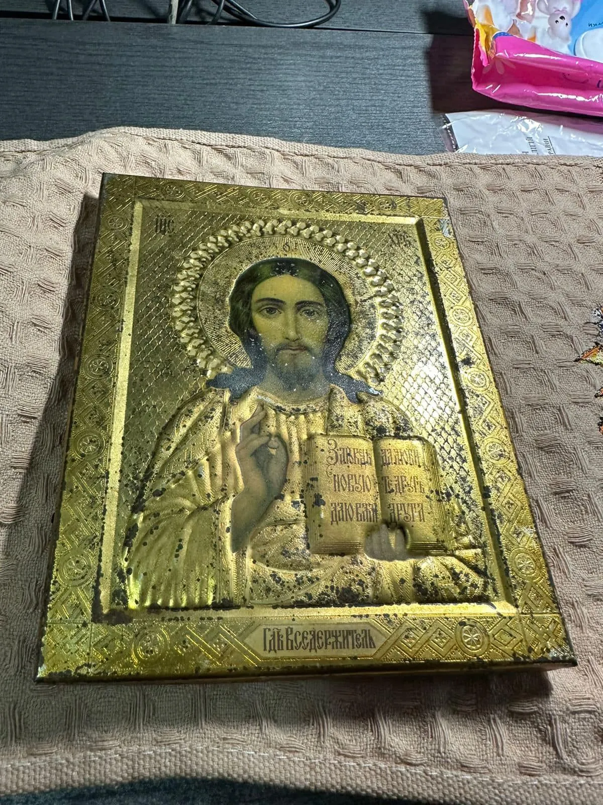 На Львівщині дніпрянка намагалась вивезти за кордон старовинну ікону 1913 року 