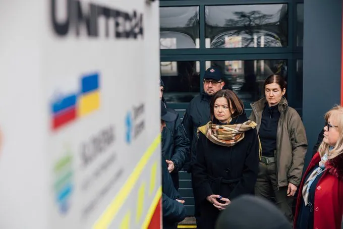 Голова МЗС Словенії прибула до Києва на важливу міжнародну зустріч