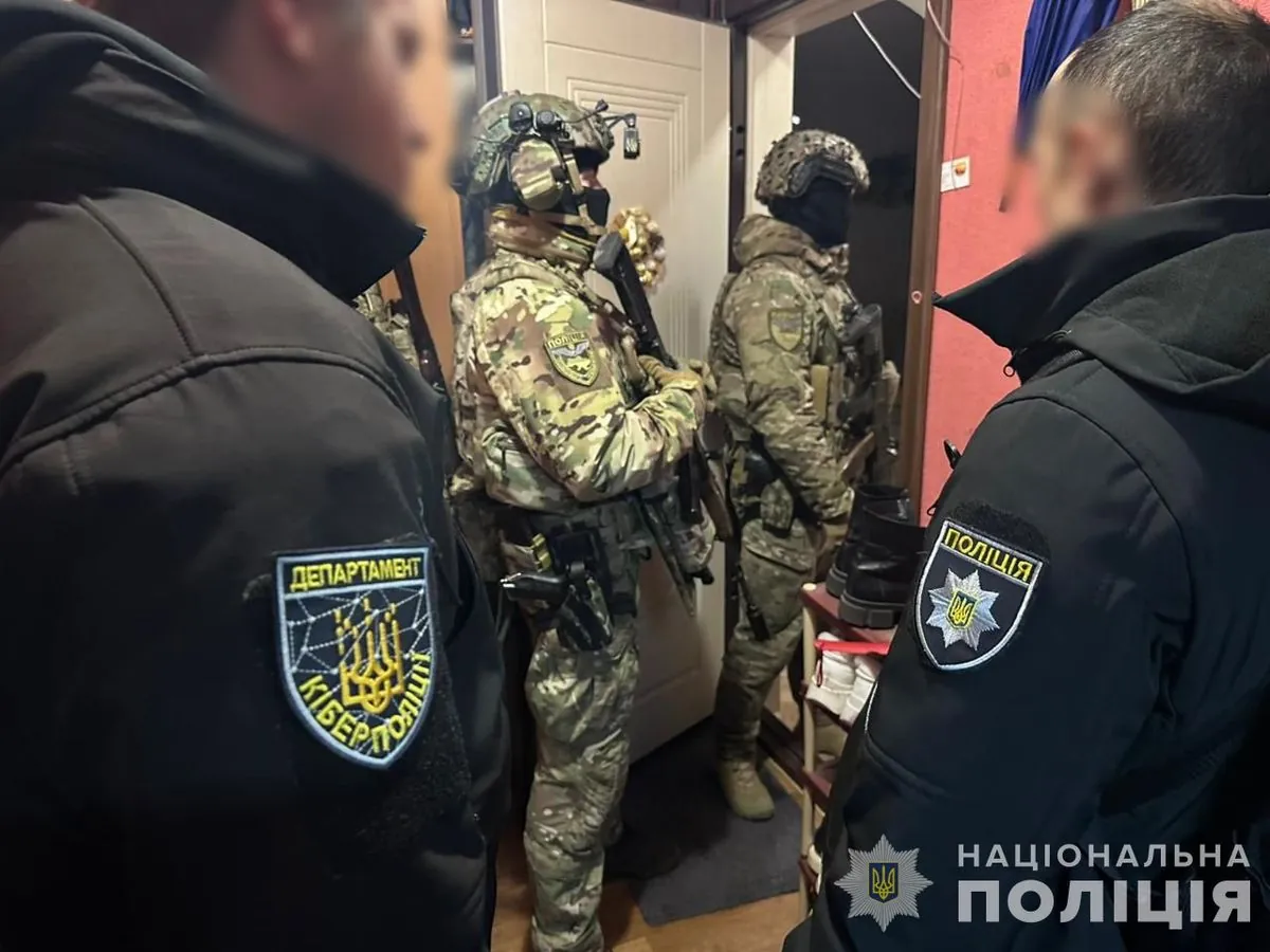 Поліція розпочала обшуки у справі нелегального виїзду військовозобов'язаних за кордон