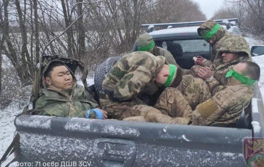 In the direction of Vovchanskyi, paratroopers captured 6 Russian invaders