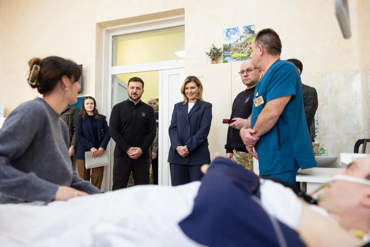 Зеленський і перша леді відвідали поранених захисників України Зеленський і перша леді відвідали поранених захисників України