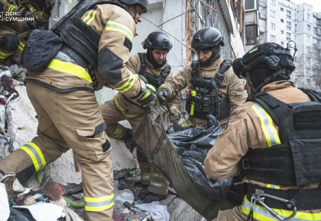 Rescuers got out of the rubble another body: in Sumy, the number of victims of enemy attack increased to 7