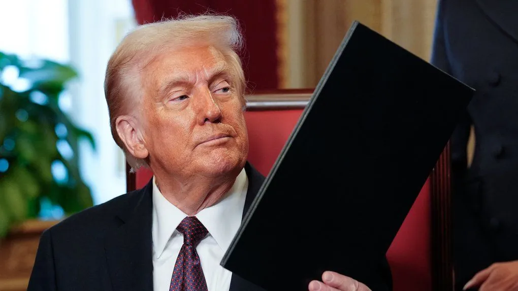 The US President signed a decree imposing duties on goods from Canada, Mexico and China The US President signed a decree imposing duties on goods from Canada, Mexico and China