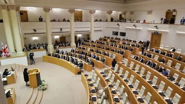 Парламент Грузії припинив повноваження депутатів трьох опозиційних коаліцій Парламент Грузії припинив повноваження депутатів трьох опозиційних коаліцій