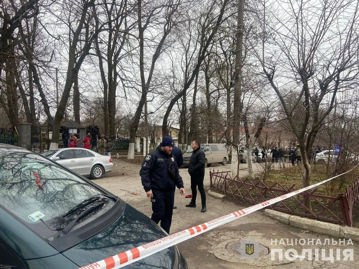 Взрыв произошел возле ТЦК в Каменце-Подольском, обстоятельства выясняются - полиция Взрыв произошел возле ТЦК в Каменце-Подольском, обстоятельства выясняются - полиция