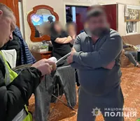 У Києві викрили аферистів, які відбирали квартири через фіктивні шлюби та ремонти