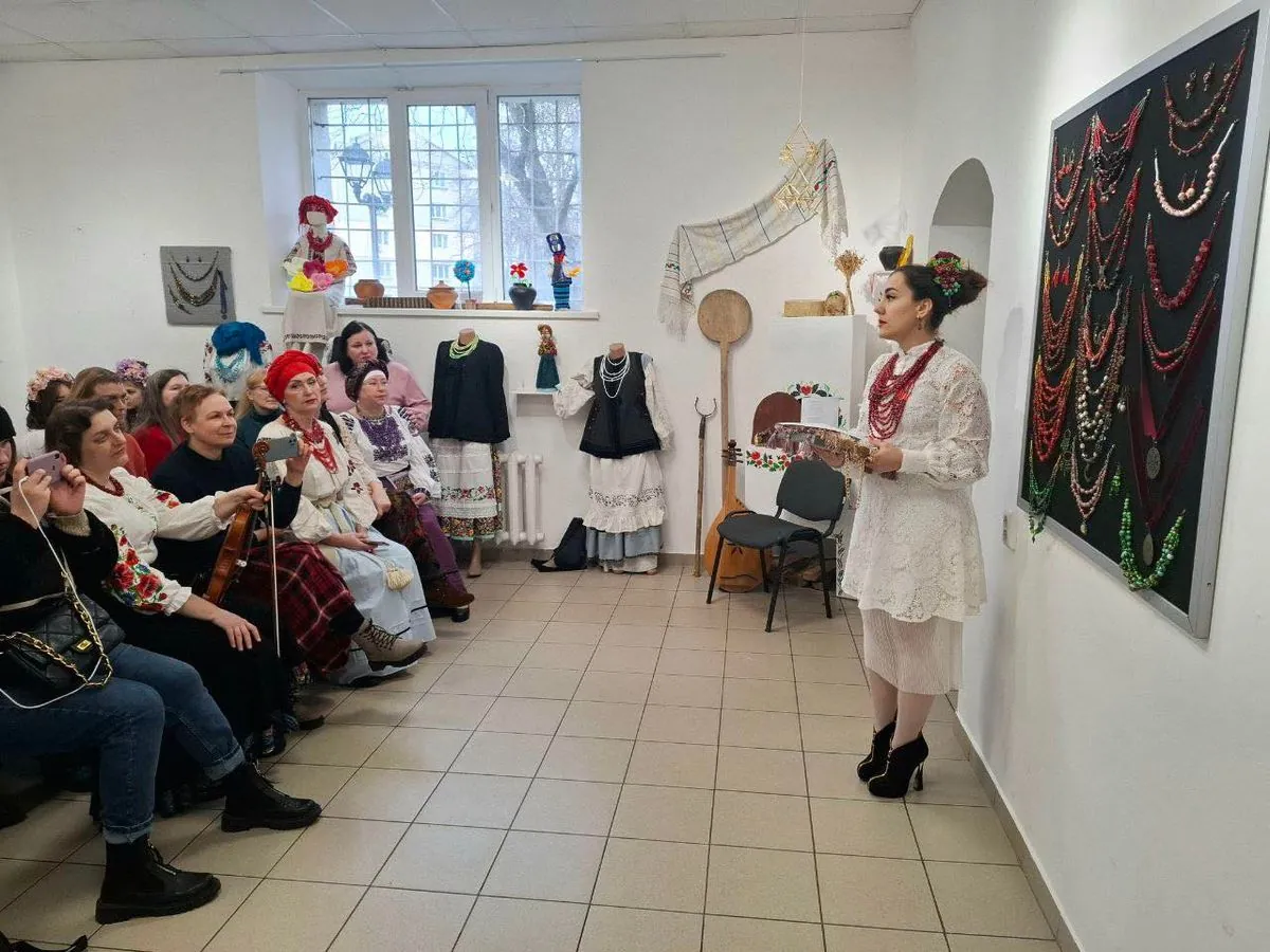 "Коралі для кралі": у Броварах проходить унікальна виставка українського намиста "Коралі для кралі": у Броварах проходить унікальна виставка українського намиста
