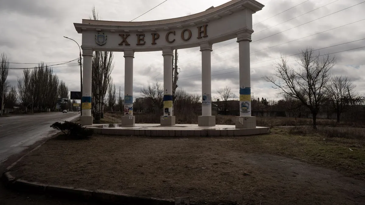 У Херсоні російський дрон влетів у квартиру: постраждала жінка У Херсоні російський дрон влетів у квартиру: постраждала жінка