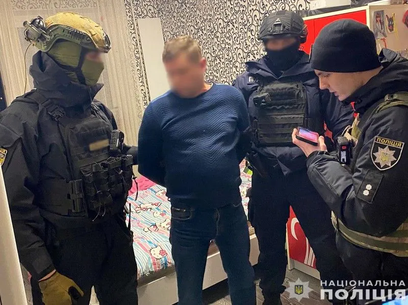 Чоловік у Чернігові напав на військового ТЦК: під час обшуку у нього знайшли наркотики та набої Чоловік у Чернігові напав на військового ТЦК: під час обшуку у нього знайшли наркотики та набої