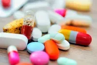 Зеленський ввів у дію рішення РНБО про зниження цін на ліки: що зміниться з березня