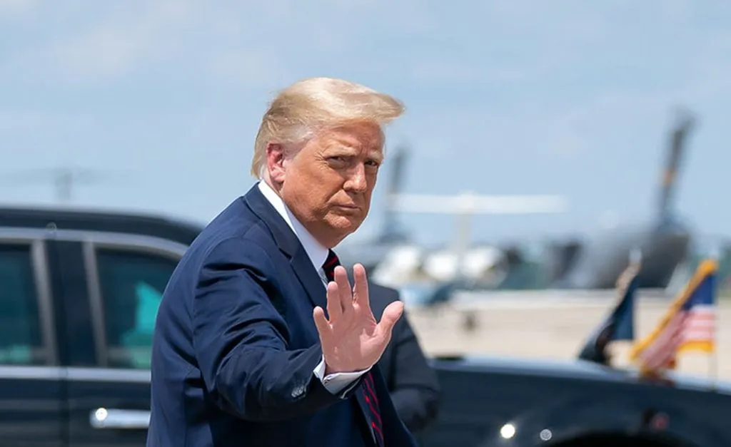 Трамп пояснив, чому спершу поговорив із путіним, а потім із Зеленським Трамп пояснив, чому спершу поговорив із путіним, а потім із Зеленським