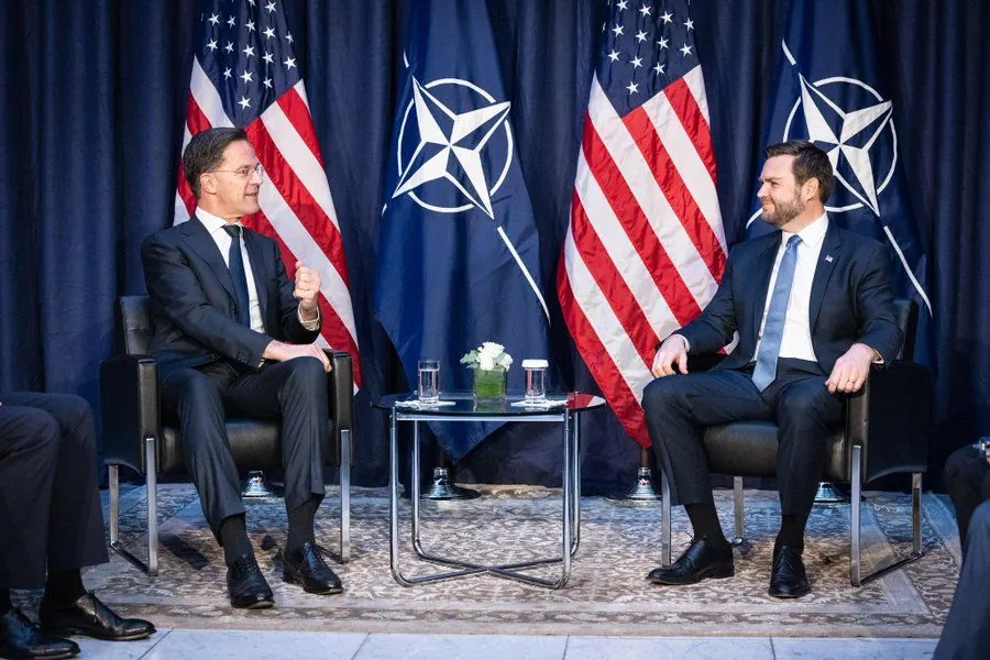 Генсек НАТО та віцепрезидент США обговорили зусилля задля тривалого миру в Україні Генсек НАТО та віцепрезидент США обговорили зусилля задля тривалого миру в Україні