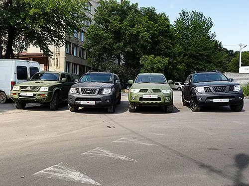 Волонтери продавали гуманітарні авто для ЗСУ: затримання на Київщині Волонтери продавали гуманітарні авто для ЗСУ: затримання на Київщині