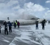 У Торонто під час посадки перевернувся літак Delta Airlines: є постраждалі 