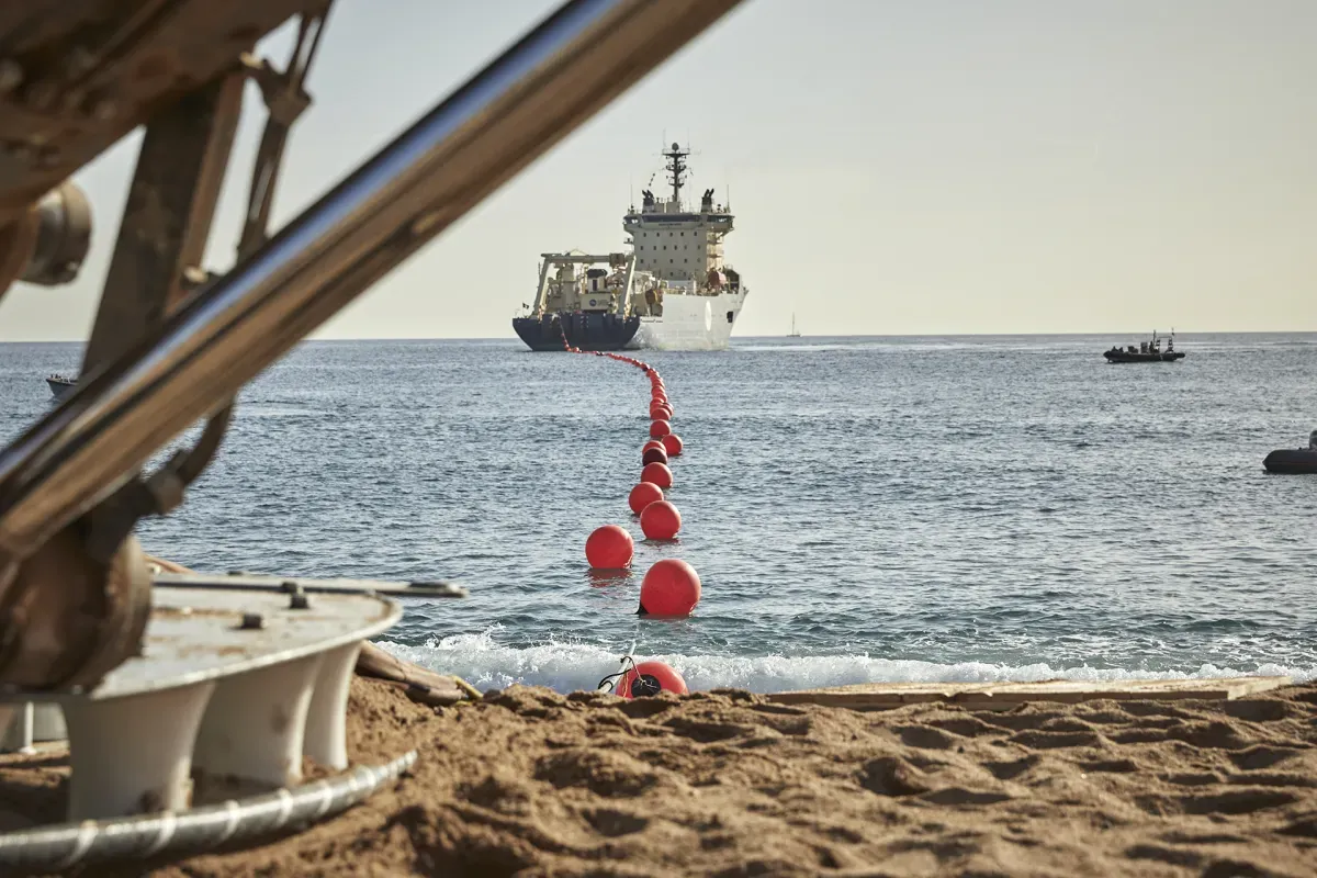 Meta plans to lay an underwater internet cable covering the entire globe