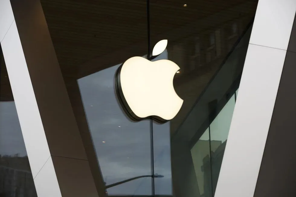 Apple випустила iPhone 16e як заміну найдешевшій моделі: коли можна придбати Apple випустила iPhone 16e як заміну найдешевшій моделі: коли можна придбати