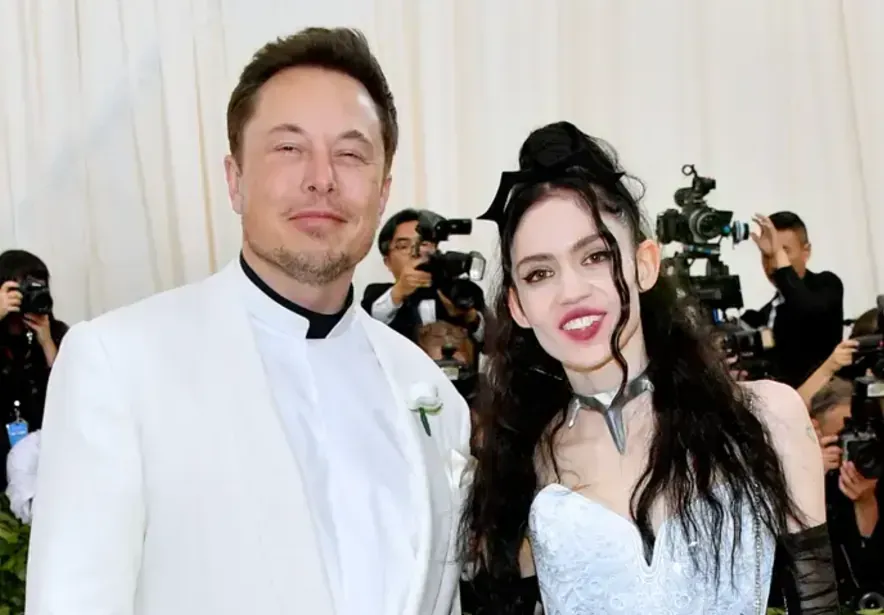 Grimes прислала тревожное сообщение Маску об их ребенке во время его выступления с бензопилой Grimes прислала тревожное сообщение Маску об их ребенке во время его выступления с бензопилой